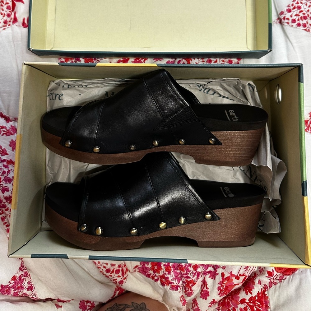 NIB Earth Pine Tiga Soft Calf Womens Black Leather Slides Sandals Shoe - 8